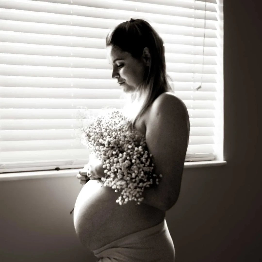 Maternity Photoshoot / Pregnancy Annoucement - Image 3