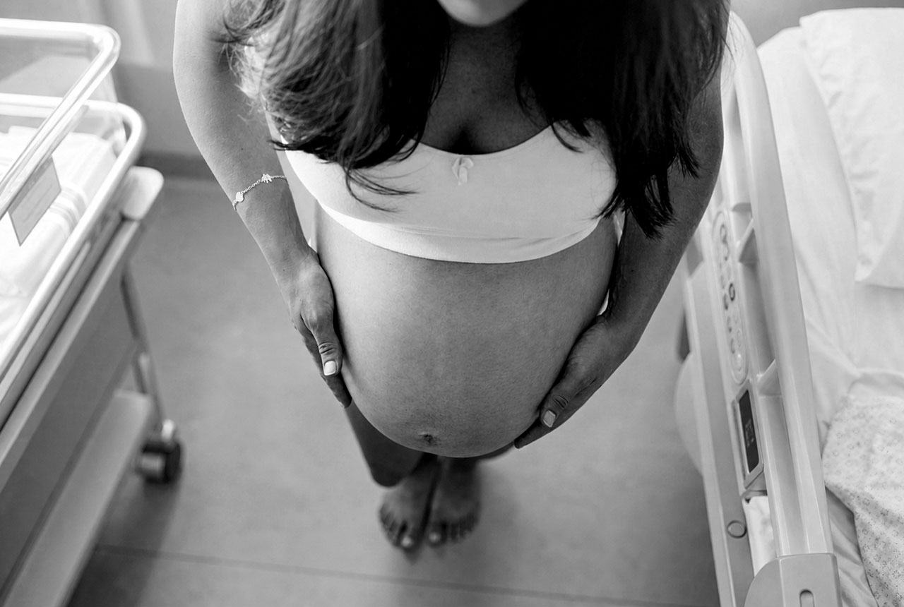 maternity photoshoot in hospital in hampshire showing a close up with a pregnant mum