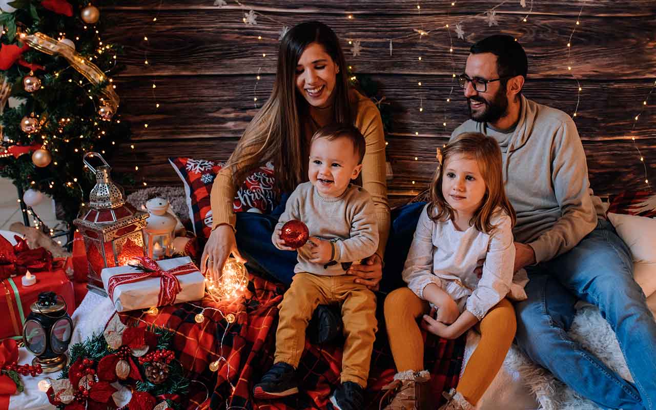 Where to Take Family Christmas Photos: A Photographer's Perspective 2 christmas family photography 1