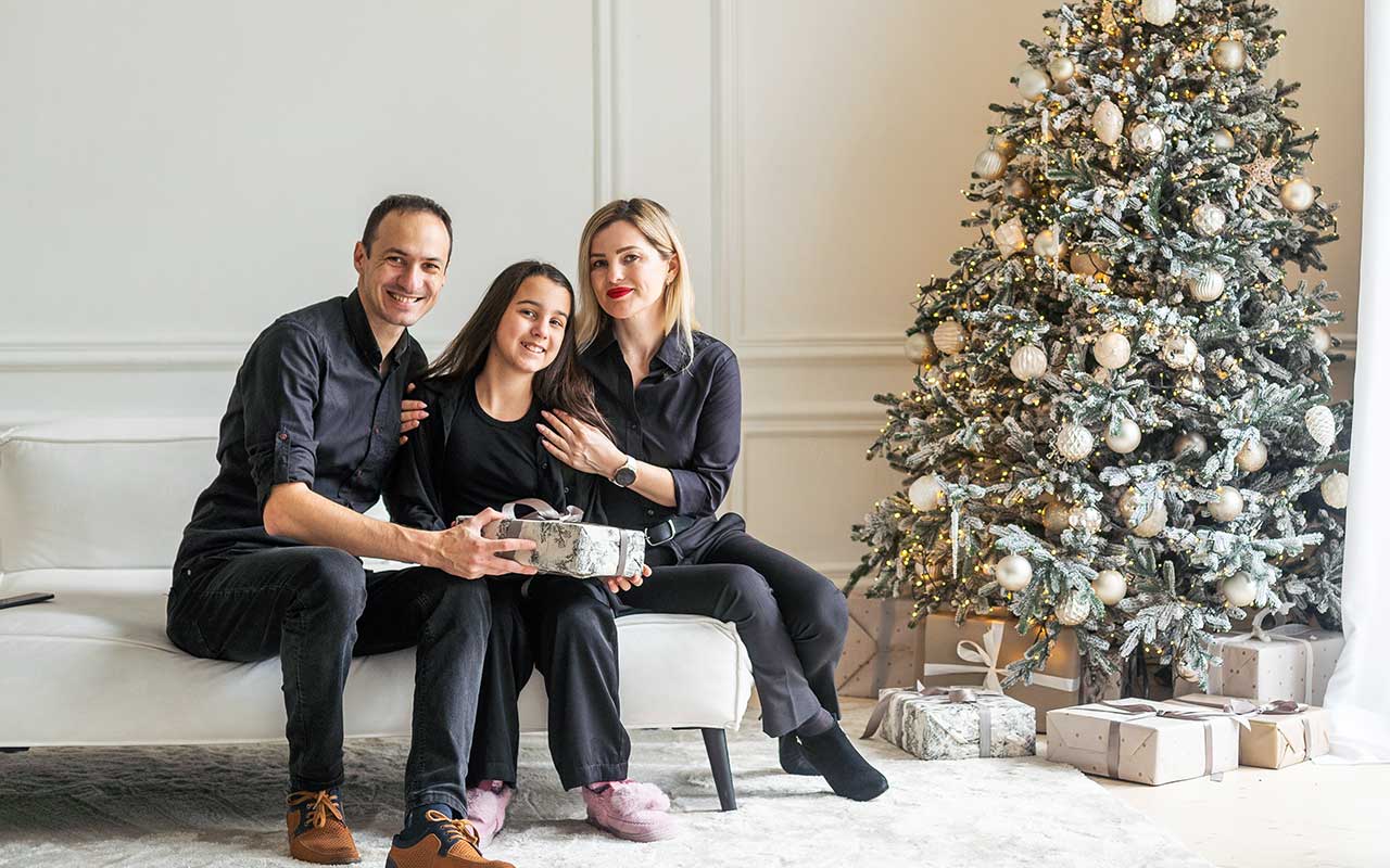 Where to Take Family Christmas Photos: A Photographer's Perspective 1 christmas family photography 3