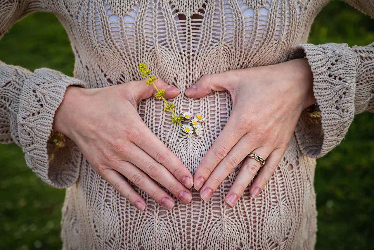 How to Plan a Pregnancy Photoshoot That Feels Authentic and Beautiful 1 how to plan a pregnancy photoshoot banner