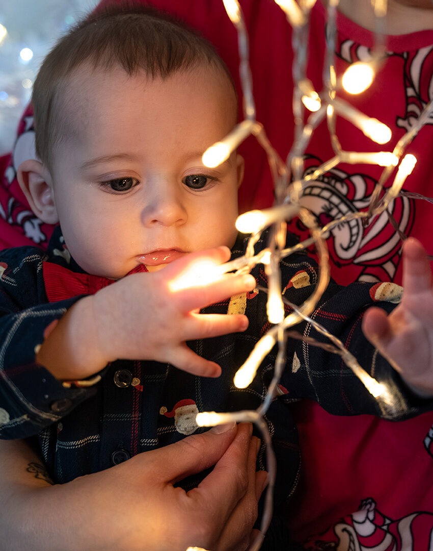 Christmas Mini Session - Indoor with backdrop and props