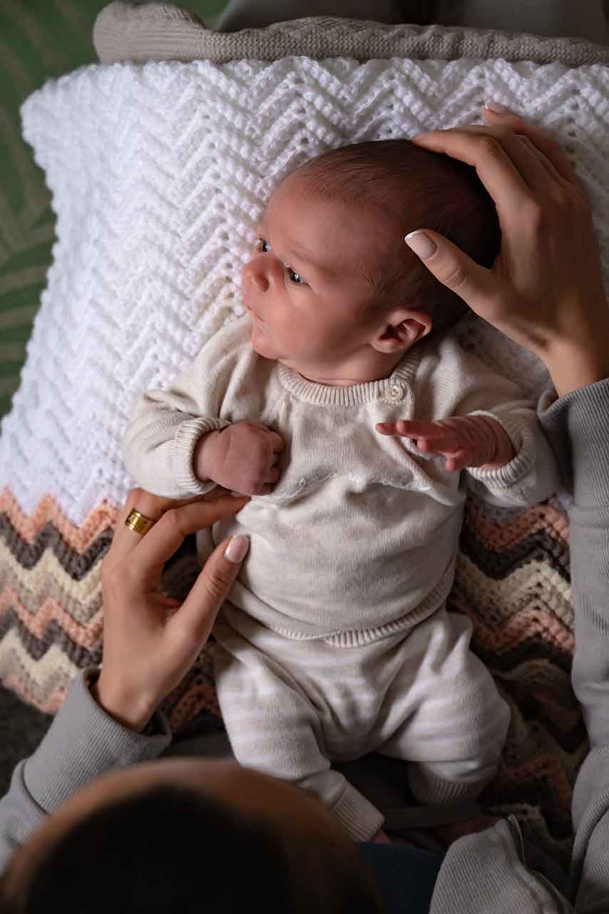 How to Choose a Newborn Photographer 4 motherhood moments5 article